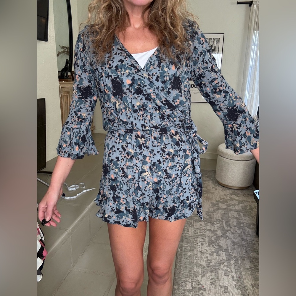Free People Floral Wrap Romper Boho Ruffle Tie Waist Blue Size S - Picture 2 of 12
